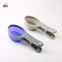 Fournitures créatives pour animaux de compagnie Nouveau produit de mangeoire pour chien Cuillère à bol avec poignée Cuillère à eau Logo personnalisé Cuillère à nourriture pour chien