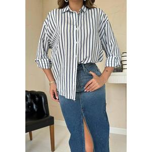 Camisa de mujer a rayas azul marino con botones, estilo casual de popelina para el día a día, con abertura frontal y manga larga - Product Image 1