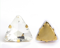 Strass en verre multi-couleurs en forme de triangle Selina à coudre pour accessoires vestimentaires, chaussures, chapeaux, sacs, robes de mariée