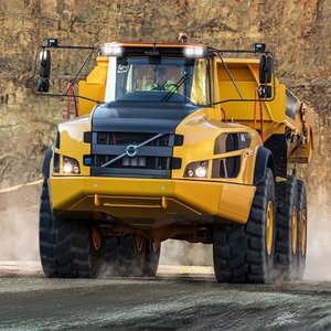 Le camion à benne basculante articulé A45G, doté d'une transmission intégrale <span class=keywords><strong>6x6</strong></span>, peut transporter 41 tonnes en se déplachant sur des routes étroites et des pentes raides. - Product Image 1