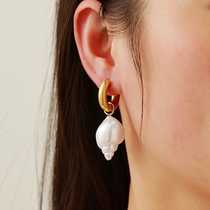 ต่างหูสแตนเลสทรงหยดน้ำ เปลือกหอยมุกเทียม ชุบทอง เครื่องประดับสำหรับงานปาร์ตี้ของผู้หญิง - Product Image 2