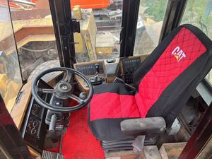 Chargeuse sur pneus Caterpillar 966F d'occasion, modèle 2020, capacité de charge nominale de 5500 kg, d'origine américaine, pour le chargement de matériaux de construction en carrière - Product Image 2