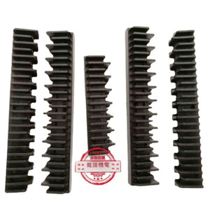 แถบตกแต่งขอบบันไดเลื่อน L4733215354555658AB สีดำ อะไหล่ลิฟต์ - Product Image 1