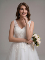 Gaun Pengantin dengan Ekor, Gaun Pengantin untuk Pengantin Wanita Ukuran Besar, Tanpa Punggung, Aplikasi Renda, Model Ball Gown, Gaun Pengantin Custom Warna Ivory