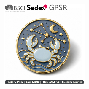 Spilla Distintivo Personalizzata in Smalto Duro con Segno Zodiacale Cancro e Luna, Placcata Oro, MOQ 50 Pezzi, per Regalo Astrologico - Product Image 1
