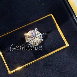 แหวนทอง18K สำหรับผู้หญิงเทรนด์แฟชั่น2025มีดีไซน์แบบสี่ง่ามพร้อมเพชรที่ปลูกในห้องทดลอง - Product Image 1