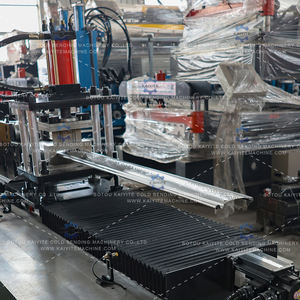 Fácil de operar Marco industrial remachado automático Persiana en relieve Máquina formadora de puertas enrollables de metal Equipo de producción - Product Image 2