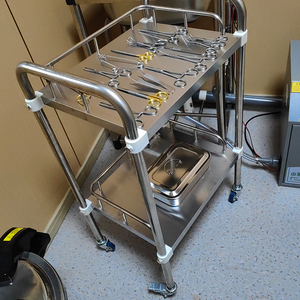 Chariot médical en acier inoxydable petit chariot mobile de stockage pour hôpital salon de beauté support d'hôpital mobile hôtel <span class=keywords><strong>restaurant</strong></span> approvisionnement - Product Image 5