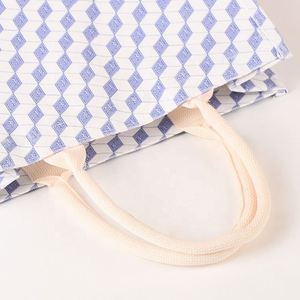 Sac fourre-tout en toile laminée écologique de haute qualité, personnalisé avec impression intégrale du logo, en coton enduit, pour femmes - Product Image 2