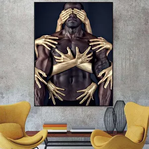 Hd Print En Poster Pils Foto Gouden Handen Over Naakt Mannelijke Man Body Painting