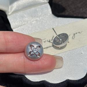 Pendientes de Plata de Ley S925 con Diseño Único de Flores Cepilladas, Estilo Francés Simple y Moderno, Estilo Vintage Lindo - Product Image 3