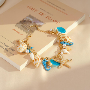 Bracelet en alliage plaqué or pour femme, design de luxe léger, pendentif étoile de mer, collection Océan d'été, bijoux de mode, vente en gros - Product Image 1