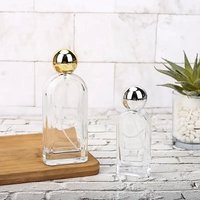 En stock, vente en gros, flacon de parfum plat transparent de 30 ml/100 ml, côtés gaufrés, pour hommes et femmes, parfums, verre, plastique pour bouchon, diffuseur à roseaux