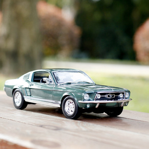 <span class=keywords><strong>Maisto</strong></span> 1:8 Ford GTA <span class=keywords><strong>Voiture</strong></span> Classique Vintage Modèle en Alliage Moulé sous Pression Ornement Boîte Métallique Emballage Collection de Voitures - Product Image 3