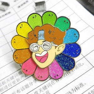 Pin de solapa de esmalte giratorio con purpurina, diseño personalizado, de dibujos animados, moderno y bonito, venta al por mayor del fabricante Oneway - Product Image 5
