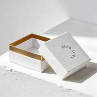 Boîte cadeau rigide carrée portable haut de gamme personnalisée, finition mate, écologique, recyclable, biodégradable, avec gaufrage partiel à chaud
