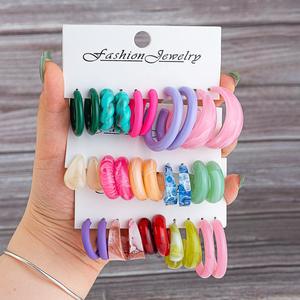 HL Großhandel Kreative Persönlichkeit Typ <span class=keywords><strong>C</strong></span> 5 Paare Set Tropfen Ohrringe Farbe Harz Modeschmuck mit Ohr schlaufen - Product Image 1