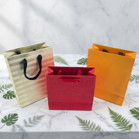 Sacs cadeaux de luxe en carton ivoire de haute qualité, écologiques et durables, avec poignée