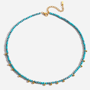 Collier en perles turquoise avec accents dorés en acier inoxydable, style classique, bijoux - Product Image 1