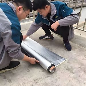 Cinta de Butilo Impermeable para Reparación de Techos, Material de Alta Resistencia en Rollo Rectangular para Solución de Fugas en Edificios - Product Image 1
