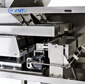 Machine <span class=keywords><strong>de</strong></span> remplissage et <span class=keywords><strong>de</strong></span> scellage industrielle automatique pour l'emballage <span class=keywords><strong>de</strong></span> granulés, <span class=keywords><strong>de</strong></span> graines et <span class=keywords><strong>de</strong></span> pastilles plastiques dans des flacons <span class=keywords><strong>en</strong></span> verre pour les aliments et les boissons - Product Image 3