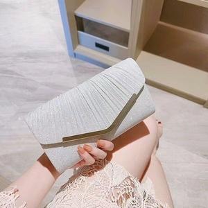 Dropshipping กระเป๋าผู้หญิงแบบถือสำหรับงานตอนเย็นสไตล์ซองจดหมายมีจีบทันสมัยดีไซน์พับได้อย่างโดดเด่น - Product Image 3