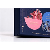 Faltbare Recycelbare Karton-Geschenkbox mit Griff Individuelle Verpackung Logo UV-Vollfarbdruck Matt-Laminierung Magnetverschluss