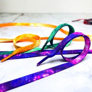 Lacets imprimés personnalisés motif ciel étoilé tie-dye en gros - Lacets plats colorés style athlétique pour baskets décontractées et tendance - Product Image 4