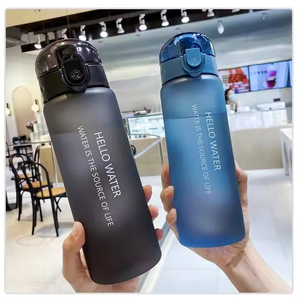<span class=keywords><strong>Personnalisé</strong></span> nouveau plastique Portable tasse à eau à main 780ml étudiant en plein air Fitness tasse femme sports d'été enfants tasse d'eau - Product Image 2
