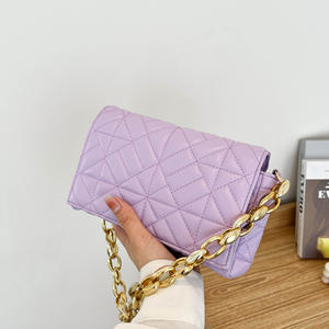 حقائب كتف نسائية ذات علامة تجارية شهيرة-محافظ كتف بسلسلة سميكة وحقيبة يد مبطنة للنساء-حقيبة يد للسيدات - Product Image 2