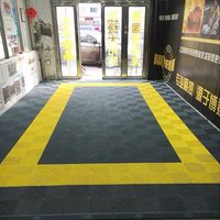 Protection environnementale élevée, dalles de sol en PVC plastique antidérapant 40*40*1.8cm pour garage, lavage de voitures, garage, magasin 4S