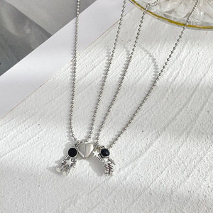 Ciondolo europeo americano con lettera luminosa astronauta chiusura magnetica in lega a fermaglio stella che cattura il migliore amico della coppia di bambini - Product Image 4