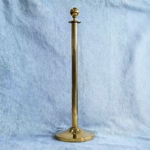 Palo di Delimitazione in Acciaio Inossidabile Dorato Resistente con <span class=keywords><strong>Base</strong></span> a Cupola e Diametro di 320mm per Spazi Interni di Lusso - Product Image 1