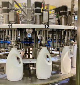 Machine de remplissage de jus chaud rotatif automatique de machines industrielles pour bouteille PET pour l'exportation mondiale de l'Inde - Product Image 6