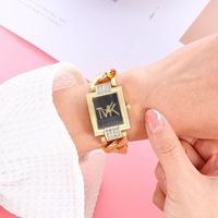 Montre à Bracelet à Quartz pour Femme Tendance, Créative et Polyvalente, Design Carré Creux Sertie de Diamants en Acier Inoxydable