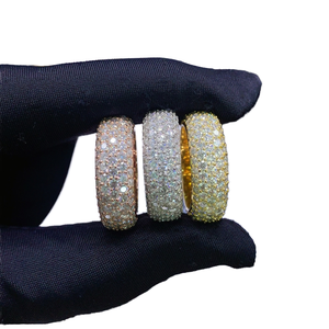 Anillo de Boda Clásico Brillante de 5 Filas de Moissanita con Corte Brillante y Engaste de Garras para Hombre, de Plata de Ley 925 Bañada en Oro - Product Image 1