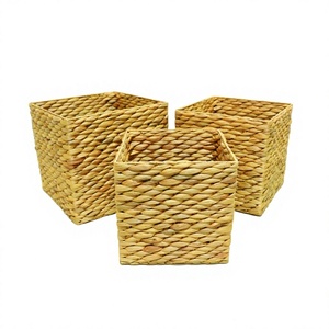 Grand ensemble de paniers de rangement carrés en jacinthe d'eau tressée à la main, écologique, rustique, organisateur multifonctionnel pour le rangement du linge - Product Image 1