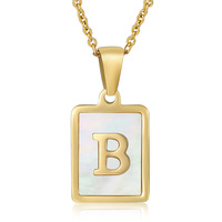 Vente en gros collier vintage Ins Statement en acier inoxydable plaqué or 18 carats rectangle en forme de coquille naturelle collier de lettres initiales A-Z
