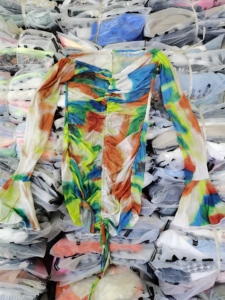 เสื้อผ้าสตรีขายดีในเอเชียตะวันออกเฉียงใต้ ชุดลำลอง เสื้อผ้ามือสอง เสื้อผ้ารวมหลายแบบ ขายส่งเป็นมัด เสื้อท่อนบน ชุดเสื้อผ้ารวมหลายแบบ - Product Image 1