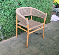 Mobilier de jardin d'extérieur-Ensemble de patio moderne avec chaise de jardin solide en bois et chaise de salle à manger tissée en corde