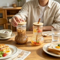 Gobelet en verre côtelé personnalisable grande capacité avec couvercle en bambou et paille, idéal pour café glacé, milkshakes et cocktails