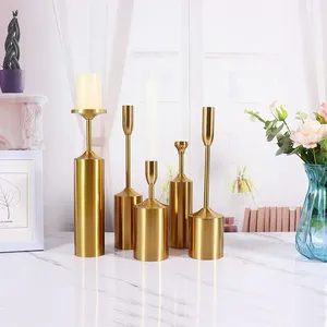 Ensemble de 5 chandeliers hauts rustiques en fer doré pour bougies coniques, style européen - Product Image 2