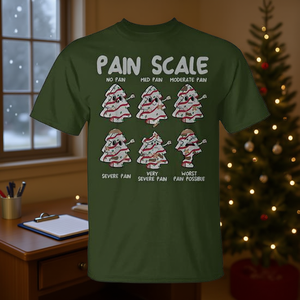 T-shirt infirmière avec échelle de la douleur et gâteau en forme de sapin de Noël, cadeau de Noël pour les infirmières - Product Image 3