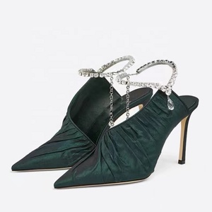 Sandales à talons hauts et fins pour femmes avec lanières à la cheville, découpes latérales, en cuir, à bout pointu, style escarpins de soirée, ornées de diamants brillants - Product Image 4