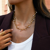 Collier tendance unisexe en plaqué or 18 carats avec perle d'imitation géométrique et diamant pour cadeaux de fête