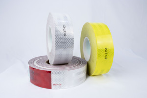 Ruban réfléchissant de sécurité pour camions et remorques, 3HAO PET, imprimable, adhésif, imperméable, points C2, <span class=keywords><strong>jaune</strong></span> fluorescent - Product Image 5