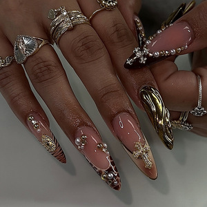 Faux ongles imprimés léopard français 3D avec pointes en diamant, dégradé, perles et strass pour manucure - Product Image 1