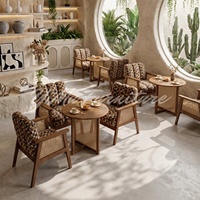Ensemble table et chaises de style montagne pour restaurants, salons de thé, pâtisseries et cafés – Bois massif, dossier en éponge haute densité