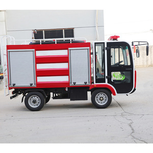 Camion de pompiers électrique avec réservoir de 3001 à 5000 L, canon à eau rotatif et feux de signalisation pour utilisation en cas d'urgence - Product Image 3
