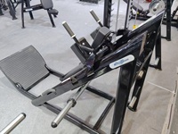 Entraînement aux squats Xinrui ciblant les quadriceps et les fessiers maximaux.